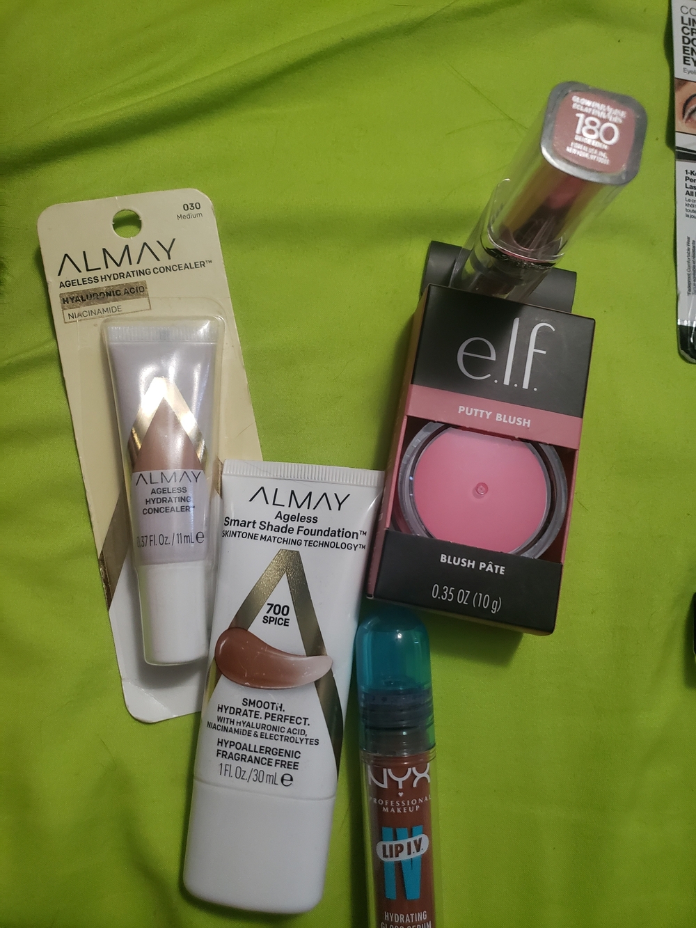 Medium Concealer And Foundation With Putty Blush, Lipstick And Glosz